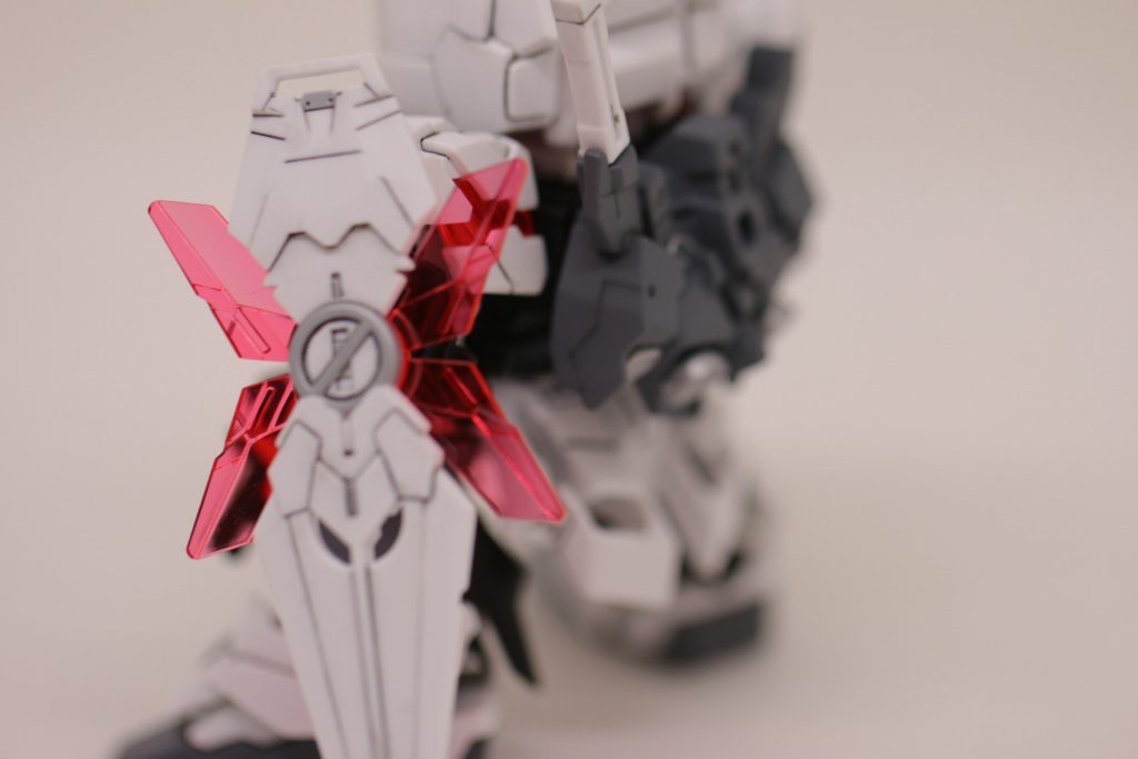 シールドもしっかりサイコフレームが展開しており、スミ入れとわずかな部分塗装だけでこのカッコよさ。 クロスシルエットは初組み立てでしたが、クオリティ高いです。