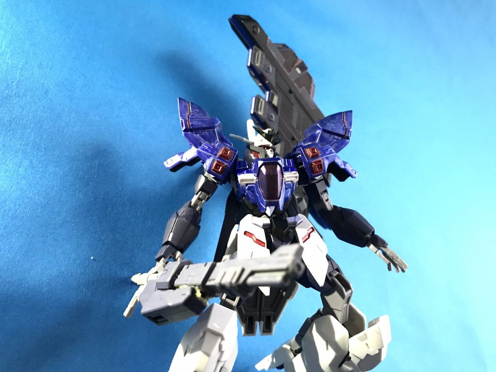 武装はビームショットライフル(プラネッツシステム仕様)、ビームトマホーク、サイコプレートに加えて、アルスコアガンダムのビームブレイドを装備しています。バタフライエッジはオミットしています。