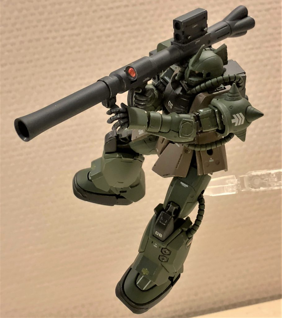 ブグやヴァッフは設定的にもデザイン的にも全体的に好みなのですが、顔だけはどうしてもガンダムっぽくないというか、「なんか北斗の拳に出てきそう」と思ってしまって受け入れ難い印象でした。ただ、今回実際に触ってみて塗り替えてみたら非常にカッコ良く思えるようになりました。