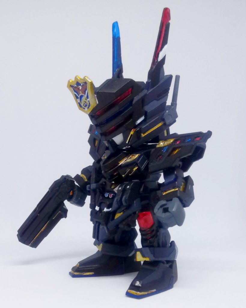 ご存知のように、両側のアンテナは無地のパーツです。 私が使用する方法は、アンテナ部品を型に入れ、信号灯用に確保された元の部品を切り取り、次に元の部品を型に入れ、最後にそれを切り取るという方法です。UV樹脂がその位置に追加されます。 元のパーツと新しい透明なパーツを含む統合パーツにするためのパーツ。