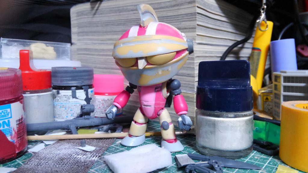 ピンク色の部分がプチッガイです。後はエポパテとプラ板工作です。手首はビルドナックルのS サイズを更に小さく削りこみました。