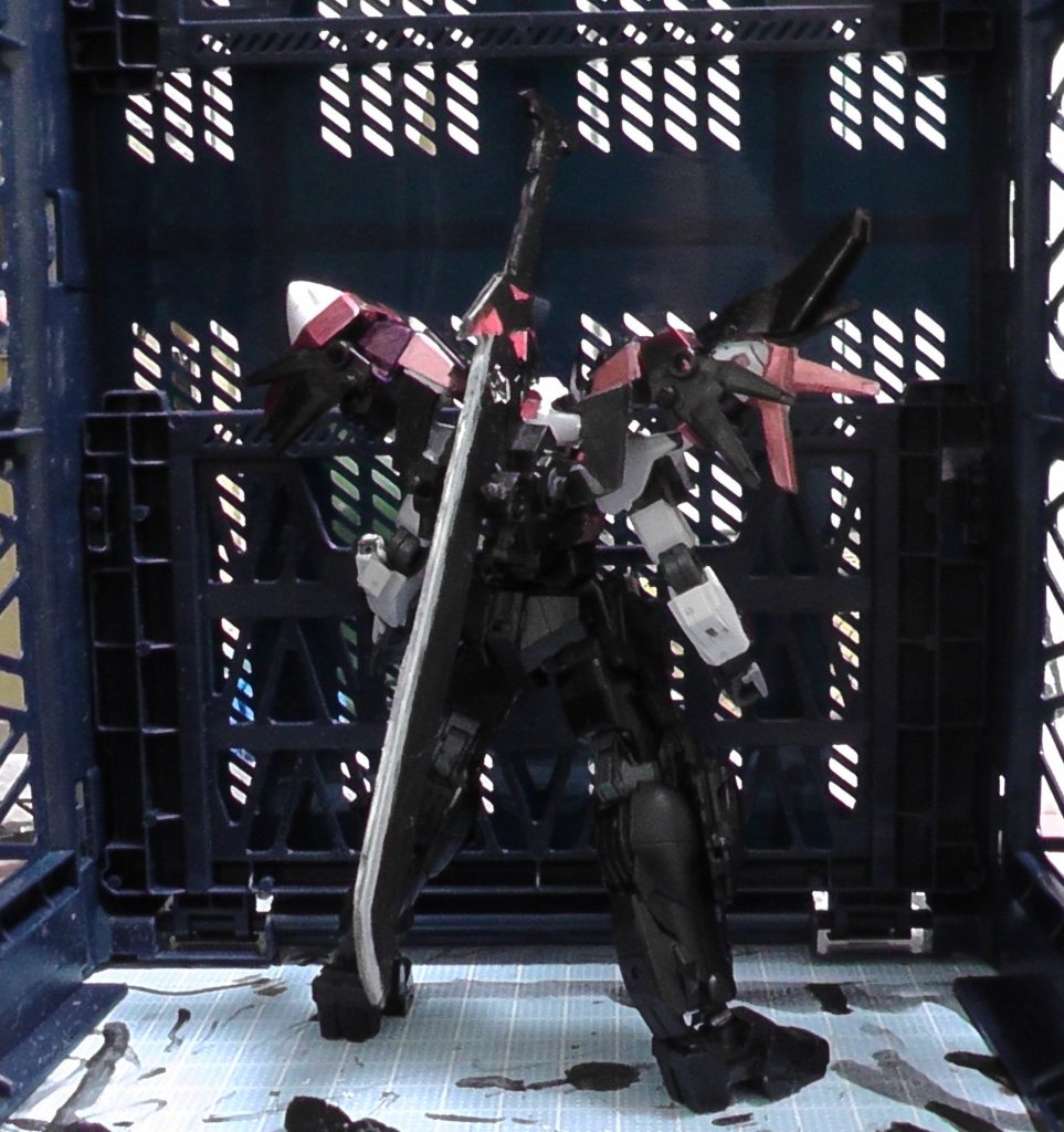 背面そして背面には、オリジナル武装の「イモータルソード」を装備