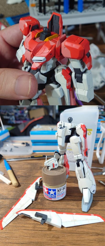 ・アクリル部分塗装&マジックリン拭き取りパーツの裏側や窪みは『タミヤ アクリルミニ』を吹き付けて『マジックリン』で拭き取って色分けしていきました。パーツが割れる心配もないので安心して作業できるのが強みですね!また、スミイレも