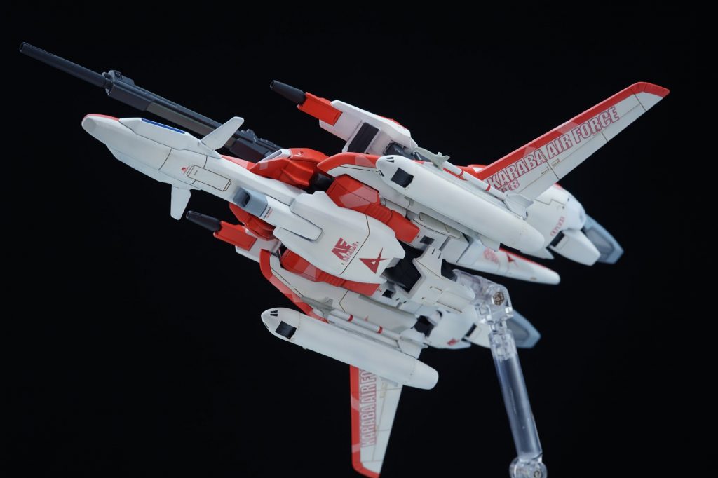 ・ドッグファイト下からなら追加したミサイル類がしっかり存在感を示してくれますね!ミサイルセットにはあと5種類位のミサイルがあったので、時間があったらコンパチ用として作ってもいいかもしれません