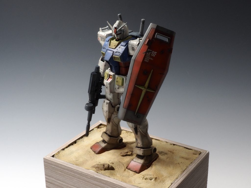 ベースは100均の木の箱と紙粘土で作ってみました。