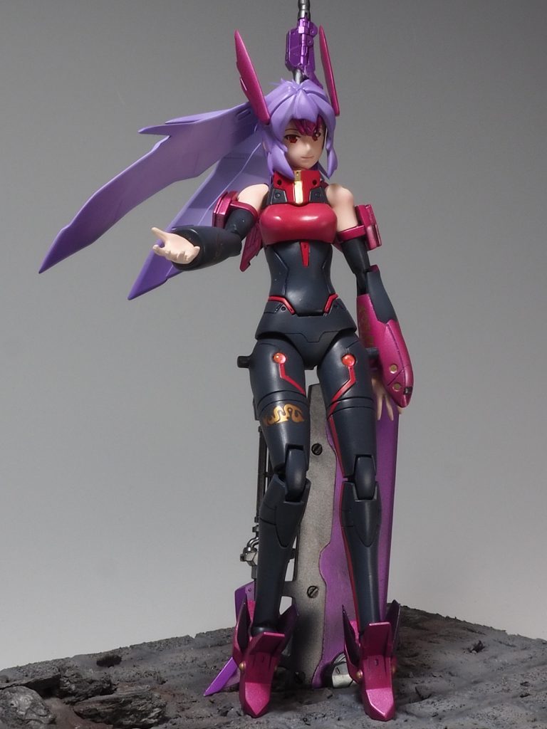 使われなかった武器はオブジェとして役立ててみました。始めてフィギュア系のプラモデルを作りましたが難しかったです。女の子なのでキレイに作らないとと思い、表面処理や塗装にいつもより気を遣いました(それでもまだまだ粗い)💦まあ楽しく作れたので良かったです。これで長く積んでおいたRGνガンダムに取りかかれます。ピンポーン♪ヤ○ト運輸「宅配便です。」Komakuma「アレッ?何かポチッたかな?最近物忘れがひどいな~」