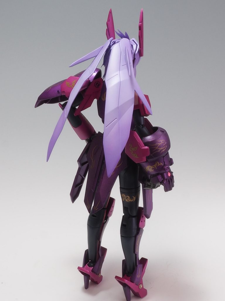 髪の毛はグラデーション塗装してみましたがガンダリウム合金やナノラミネートアーマーしか塗装した経験がなかったのでかなり苦戦しました💦