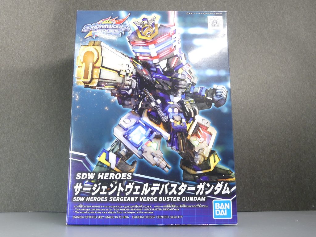なんていうか…ヒーローズってほんとは分割2クールなんじゃね(エドワードセカンドV風)?と勝手に思っている筆者です。ストーリーの進み方はともかくガンプラの発売ペース的な意味で。もちろん毎月出てくれるのがうれしいところ。さああのAGEー2はいつ出るんだ。ということで「ヒーローズ」です。完全な宣伝編です。ちなみに、ここ最近「NEXus」本編用のガンプラはすっかりご無沙汰で機体数がたまるのを待つことになります。ご了承ください。ブログでは素組みの悟空インパルスを紹介しているのでそちらも参照してもらうとして…(DXセットを除いた)価格面など基本的な部分は「創傑伝」から変わらず、今度は全世界同時展開になって買いやすくなった「SDGW」。初期展開組はすでに発売中、以後も月ごとに1~2キットが発売予定。筆者のデーターによると今回紹介のサージェントさんには後日DXセットが発売予定、ランナー替えしたヴェルデバスター隊員も別に発売されます。