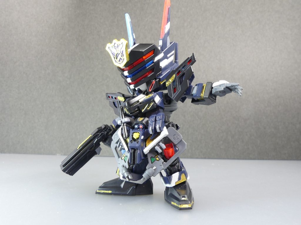 こちらは「30MM スピナティオ」のもの。手首の甲パーツは白ですが、スピナティオには両手分の平手と右武器持ち手が付属。ビルナクが手に入りにくい昨今ではこちらでもいいかも。