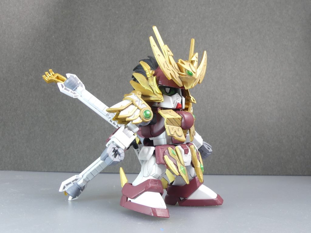 鳳撃翼:X字のスラスターは高速機動を可能にするほか、鳳撃砲のスタンドとしても機能する。荀彧のバックパックには3ミリジョイントを増設。そこにSDCSクロボンのバックパックを取り付け。