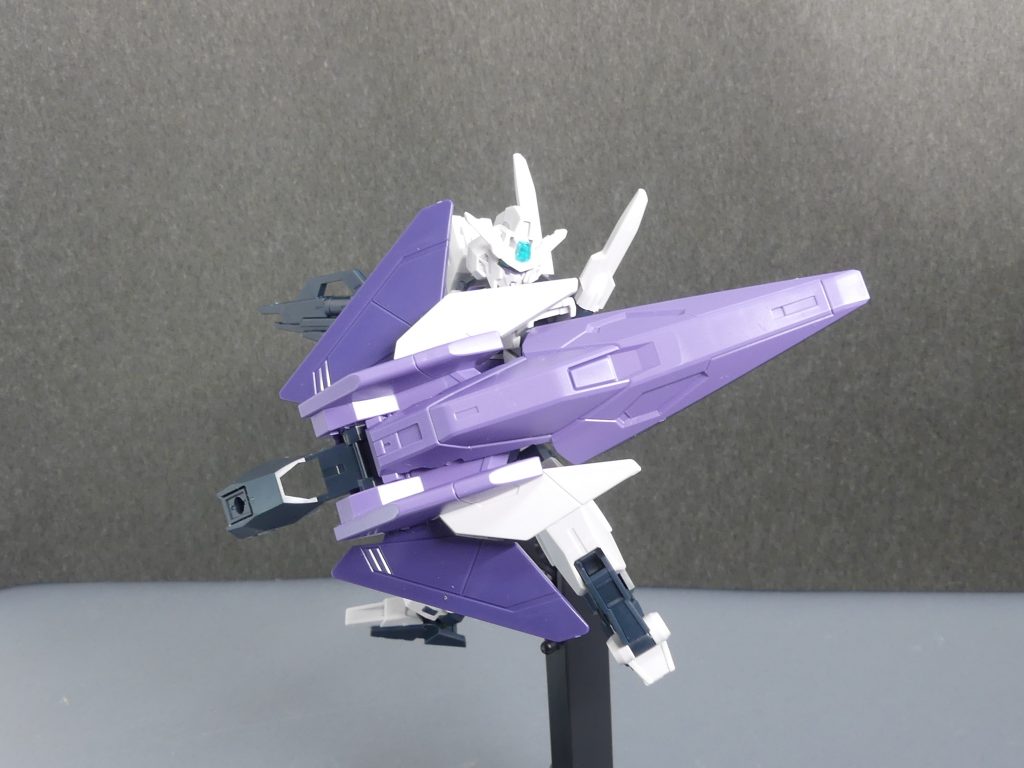 コアガンダムＩＩ（Ｇー３カラー）：「惑星エルドラ事件」終了後、様々なミッションに対応するため追加製作されたコアガンダムＩＩの一機。宇宙戦闘に特化した性能を与えられており、各スラスターのチューニングや放熱性能の向上、マグネットコーティングの見直しなどがなされている。時には、惑星・エルドラへの移動・駐留用に使われることもあるようだ。シールは目のみ貼りました。可動範囲などは全く変わりません。