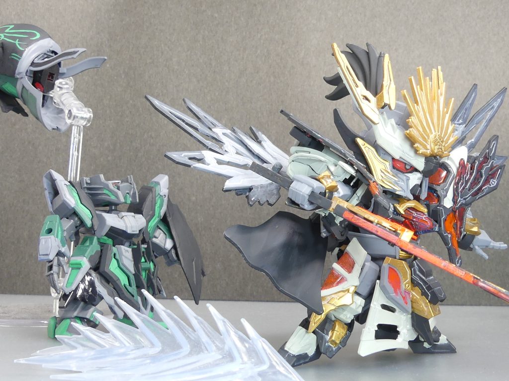 ・・・それは、ある意味間違いだ。自問する。エルドラパーツが、なくなってしまえばいいとすら思っている、思っていて・・・・・・アルが、いるのだ。それは隠すことが出来ない事実。しかし、わたしは・・・彼らを、止めたいのだ。「メメント・モリ」を。止めるためなら、危険の中にでも・・・ーシュンノウさん!!コウメさん!?・・・我に返った。そこには。ーなら、「エルドラパーツ」の力・・・たたき込んでやる・・・!!突如として現れたガンプラは、目の前の仲間を・・・斬った・・・!!