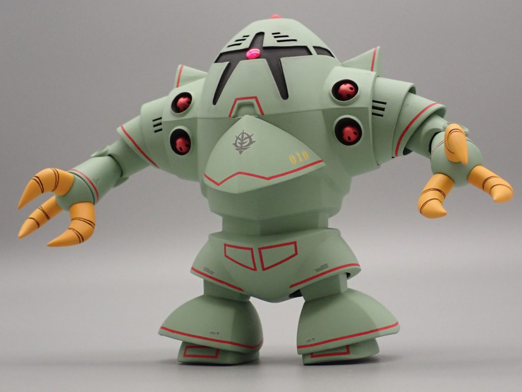 ポージングもクソもあったもんじゃねぇ