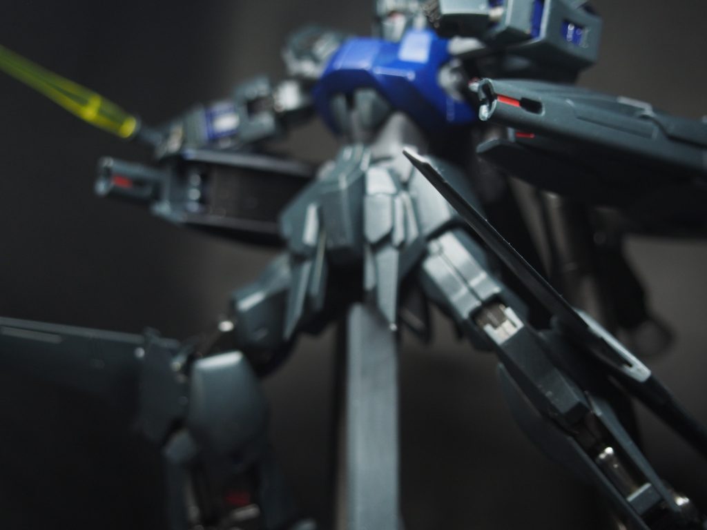 背面ブースターにはビームキャノンも装備されていて、手持ちも可能