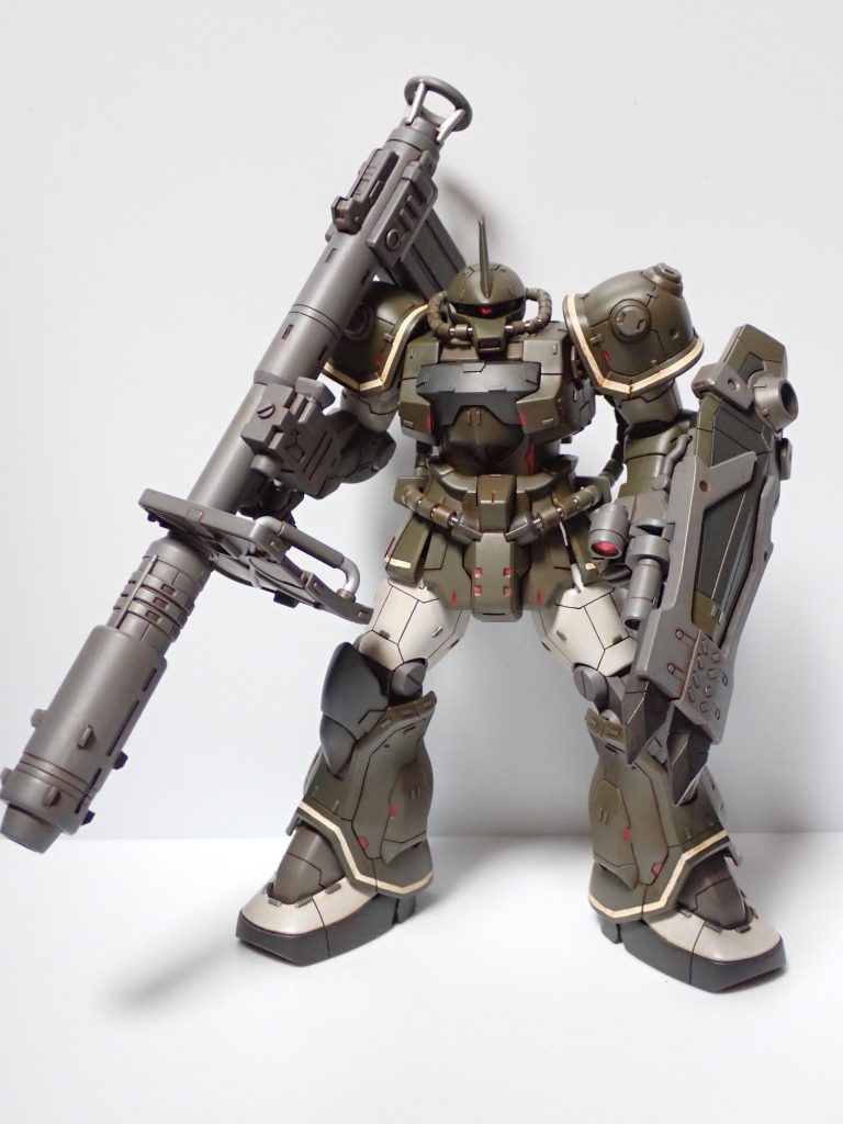 スプリング動力パイプで腰が少し回るようになりました。肩のスパイクはバズーカ構えるのに邪魔なので無くしました。シールドガトリングはパイルに変更しました。（あれカッコイイけど、下に付けた三連ガトリングが使えなくなるのは設計ミスでは？）