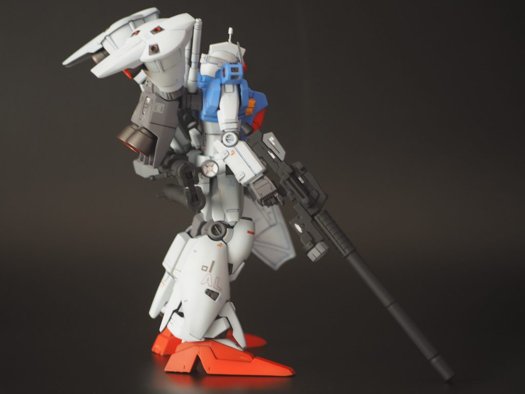 ロングライフルはシステムウェポンキット００３から（これを装備したかった。ビームライフルはこれのおかげであまりパーツから作るはめに）。ふくらはぎは厚み増しました。アルビオンのALのデカールが手元になくてそれだけ作りました。こういう表示は好きなんだけどデカールがなかなかなくてねぇ。青はガイアの風蒼、白はスチールホワイトを使っています。色味はいい感じなったと思っています。