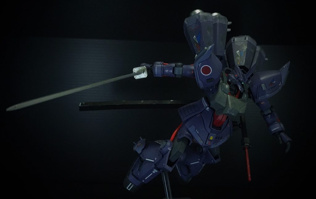 UC0092この機体は戦競中に再度領空に侵入してきた大型MAとの戦闘に巻き込まれて行く事になる。