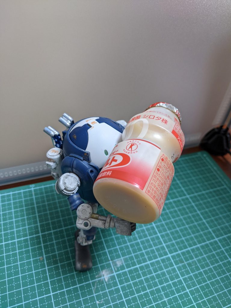 関節しっかりしてるので、ヤクルト持ってきても大丈夫です。