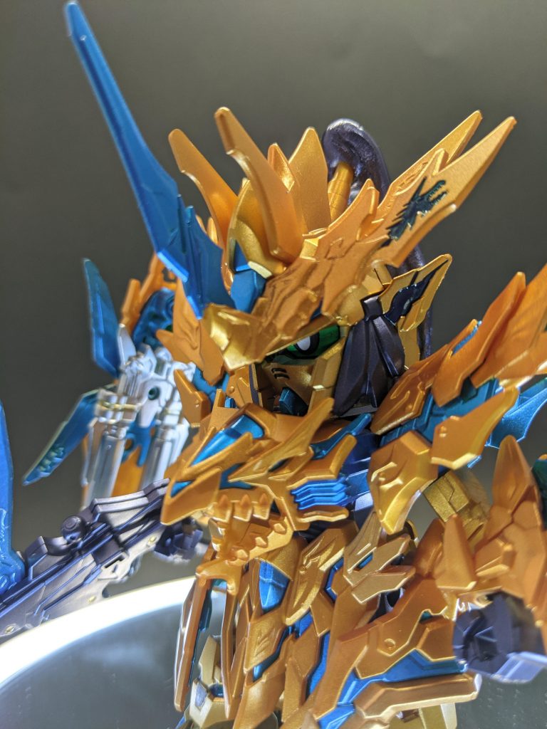 アンテナはフェネクスっぽくする為、余剰パーツのアンテナを追加で接着。カラーはゴールドを二色使用して本体と鎧の区別をしてます! 見ていただきありがとうございましたm(_ _)mコメントも気軽に残していってくださいね(*´▽`*)