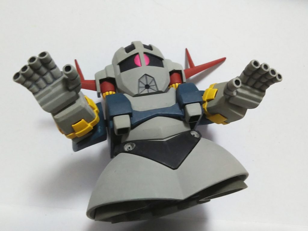 頭部のアゴ、腹部パーツも少し削って詰めています。