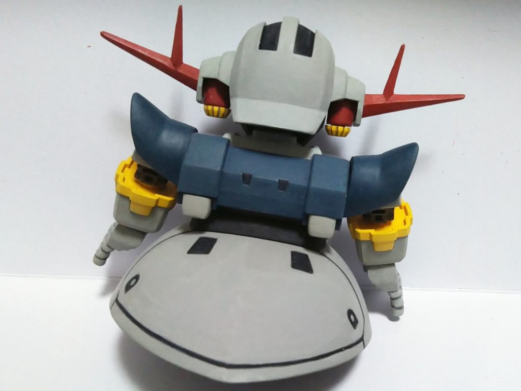 肩パーツとスカート内のバーニアはNo.16、その他はNo.234のパーツを使用。頭部アンテナとスカートはすこし小さく加工しています。