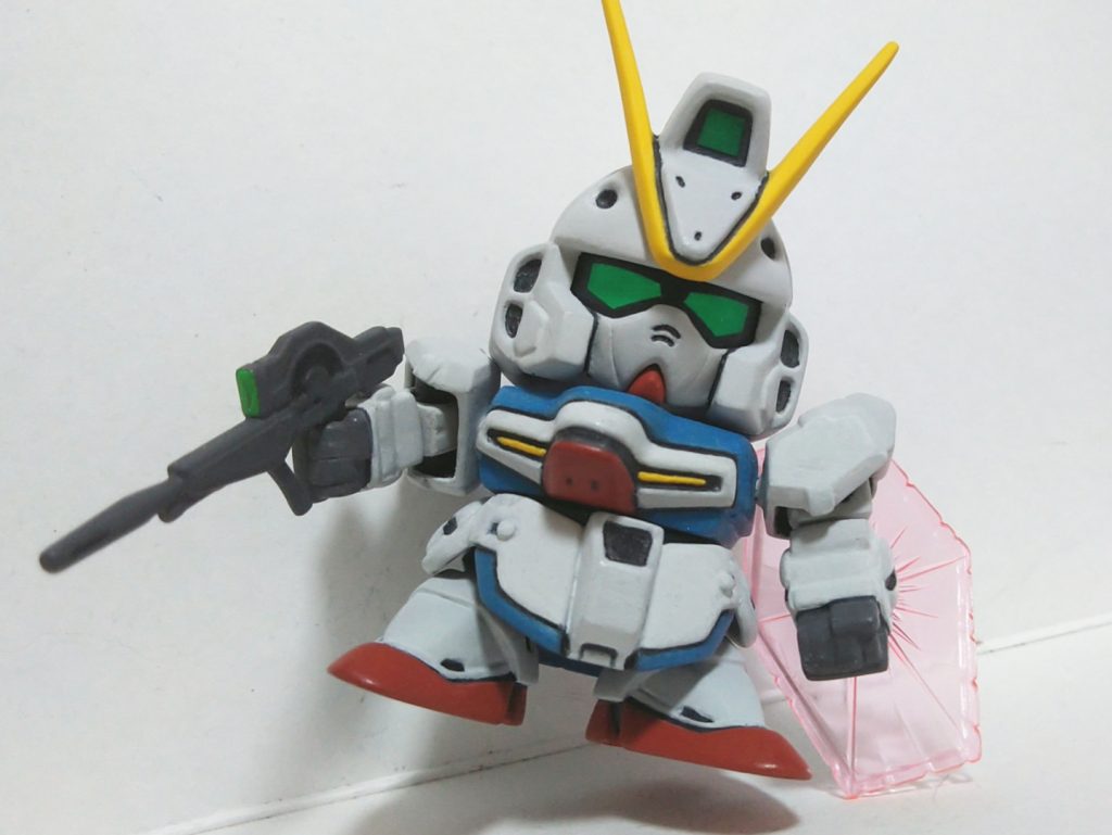 キットのままだと肩のポリキャップが見えてしまっているのでHGUCジムの関節パーツを流用してカバーに。