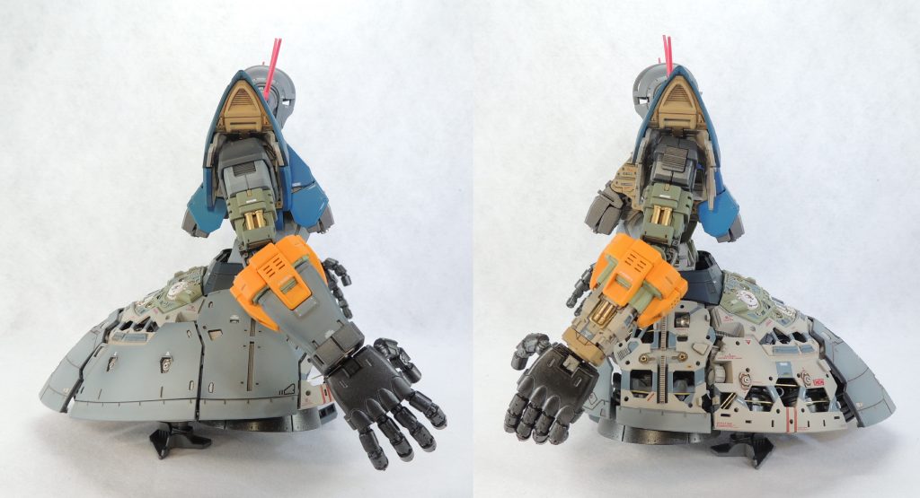 意識的に左半身の装甲をはずし、右半身の外装が付いた状態と比較しやすいよう配慮しました。同一の模型ですが、右側面と左側面で印象が異なります。外装パーツは着脱が容易であるため、取り外している外装を全て元の位置に取り付けることで、ノーマルのRGジオングに戻すことができます。マーキングは、外装よりも内部フレームの方がやや多めです。