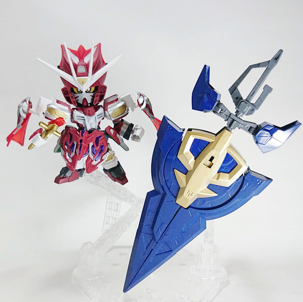 戦場に出た記録がない以上、なにか良い武装を持たせられないかと悩んでいたのですが、どうしても使ってみたかったHG量産型ジオニックソードを遠隔操作で振り回す、強いのか弱いのかわからない感じの兵装にしました。兵装というより護国の象徴、といったニュアンスが近いです。陳羣が魏を護るためにしてきた諫言の数々をこの大剣に込めてみました。こんなのが本当に振り回されることのないようにという、陳羣の脅しとも取れる生真面目さが少しでも伝わったら嬉しいです。