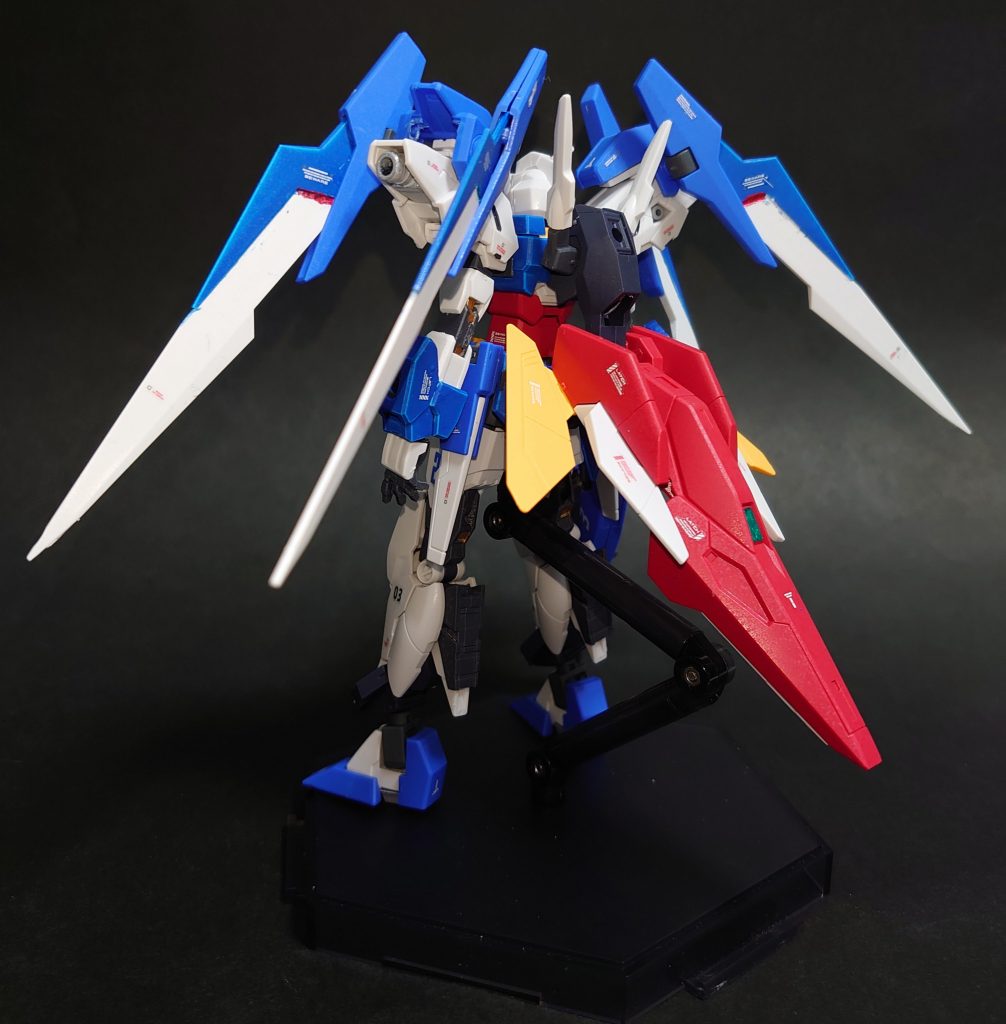 ・背面専用のバックパックは無く、コアディフェンサーのギミックを活かすためにあえてつけないようにしました。そして、本装備は設定通りにアーマーを付けたままコアフライヤー形態に変形することができます。コアチェンジ・・!Gストライダー!!