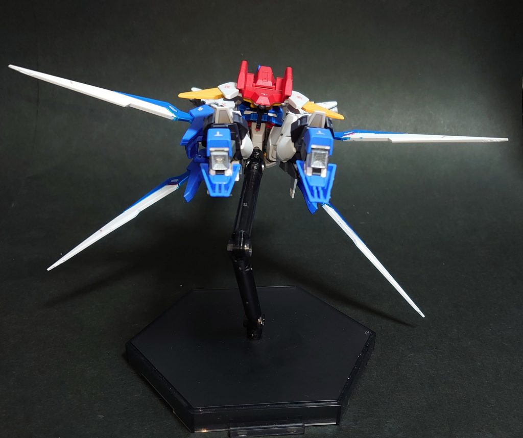 コアフライヤー時は足が上に上がるのでシルエットはAGE-2に近くなっています。また、足裏にはバーニアモールドを追加しています。