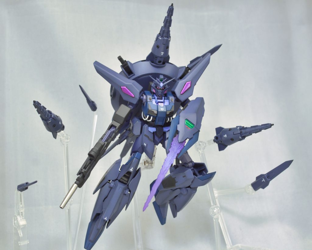 シールドは本家同様サーベル刃の展開が可能