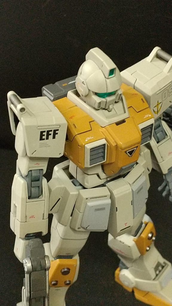 クリームベージュ部分はガルグレーに。(米空軍カラーだけど)成型色にやや近い色味だが、まあ納得。