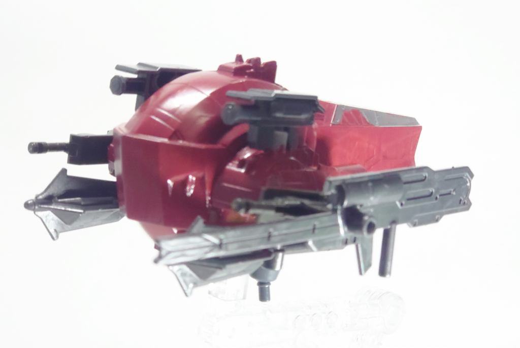 そうだね!イサリビだね!!…こんな事に使って良いのか結構悩みましたが、本編では登場しないギミックなので採用しました。ルプスDXに入っているBB戦士オリジナルギミックのイサリビを、棺に模して背中に接続することにしました。純正パーツは創傑伝キットと噛み合いが悪かったので、ボールジョイントで背面部と接続し頭部と干渉しないように調整しています。