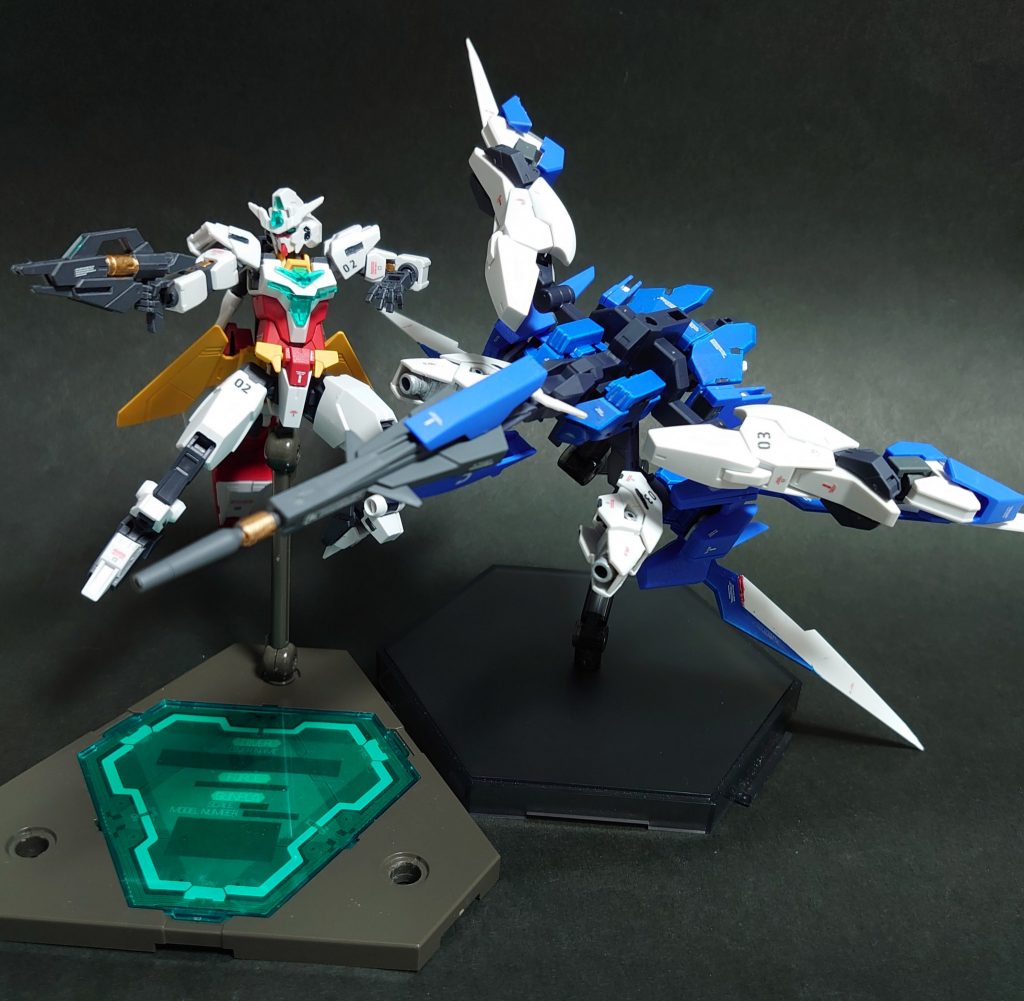 コアガンダムⅡと並べるとこんな感じ。後期型アーマーらしく横にボリュームがあり、サブフライトシステムくらいのサイズ感があります。そしてアースアーマーⅡはもちろんプラネッツシステム対応のアーマーですので、お待ちかねの・・