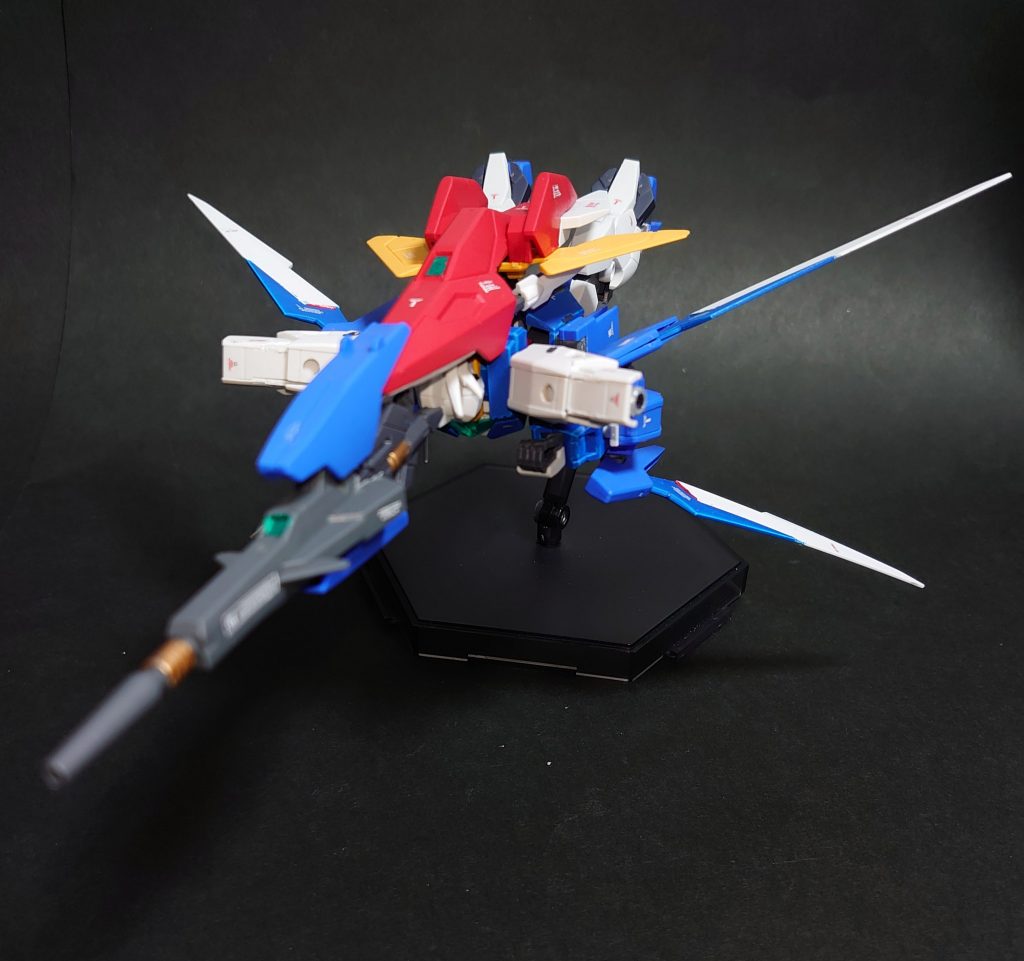 ・Gストライダー形態モチーフと同じストライダー形態です。アースアーマーがコアガンダムの機能拡張をコンセプトにしたアーマーなので、コアガンダムⅡの機能拡張として、この変形機構を取り入れてみました。変形機構はコアフライヤーと同じで、通常通り変形させた後、爪先を回転させ、椀部に肩アーマーを移動しています。