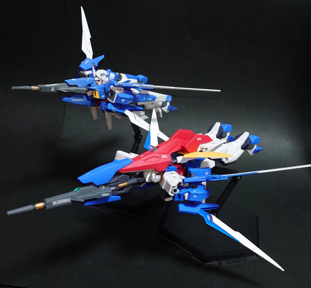 AGE-2と比べるとこんな感じです。ちなみにアースリィガンダムⅡのⅡはAGE-Ⅱマグナムとかけています。