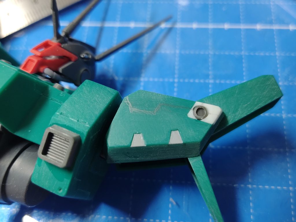 肩アーマーの小ノズル形状変更。