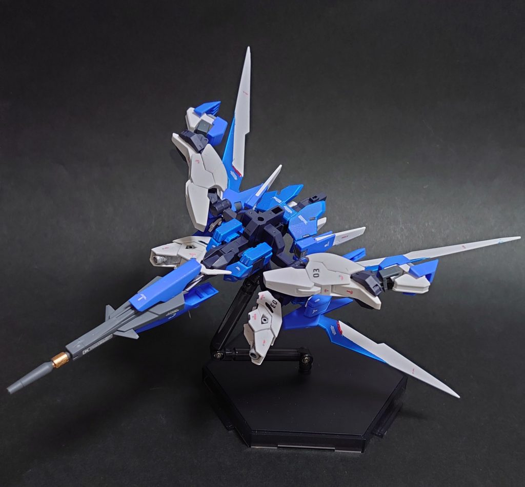 ・アースアーマーⅡ今回のメインとなるアーマーです。アーマー形態の時点でかなり元ネタの形をしています(笑)フレームは前期型と後期型で悩んだのですが、翼を大きく見せたかった為、後期型を選択しました。