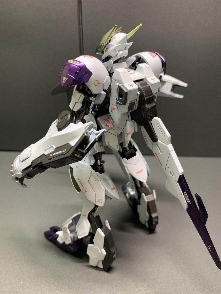 細かい塗り分けを極力やりたくなかったのでオリジナルカラーで塗装しました。が、フリーザ様みたいな色味になってしまいました(汗) 