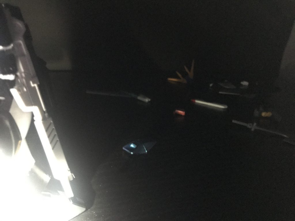 ？？？「…」？？？「ここが爆発現場か…」？？？「どれだけ頑張ろうとも…    戦いは終わらないのか…」？？？「ん？」？？？「これは？」