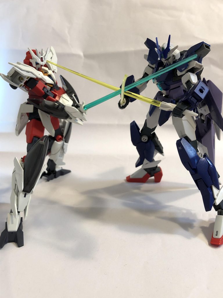 『RE：RISE』系で所有している2機を戦わせてみました。普段はお互い箱に収納していますが、折角なので。