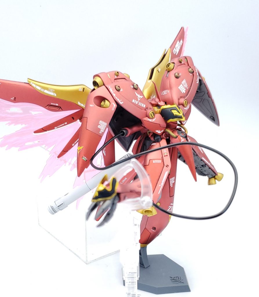 「ララァ、私を導いてくれ…✨」シールドはマグネット工作で脱着可能🎵76m級の巨大MAなのでデカールのサイズ感が合ってないのはご愛嬌(;^_^A笑シャア総帥がサザビーではなくて、これに乗っていたら…( ̄^ ̄゜)✨