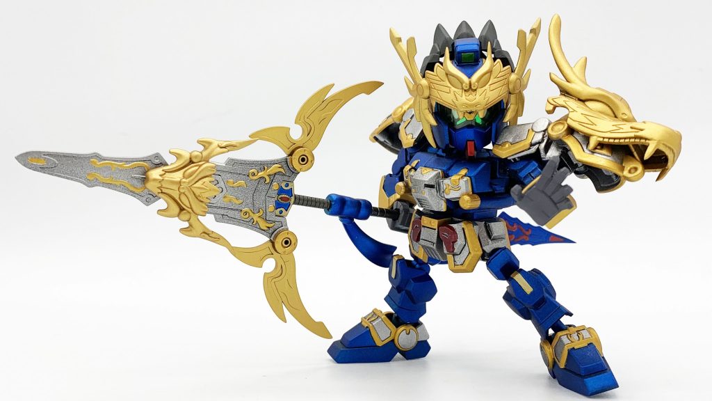 三国伝の馬超ブルーディスティニーにSDCS陸戦ガンダムのパーツとフレームを組み込み、各部をそれにあわせて延長工作しております。塗装はガイアのスタブラシルバーにクリアブルーを艶消しでマッドキャンディに。ゴールドはスタブラゴールドを一部筆塗で仕上げてます。