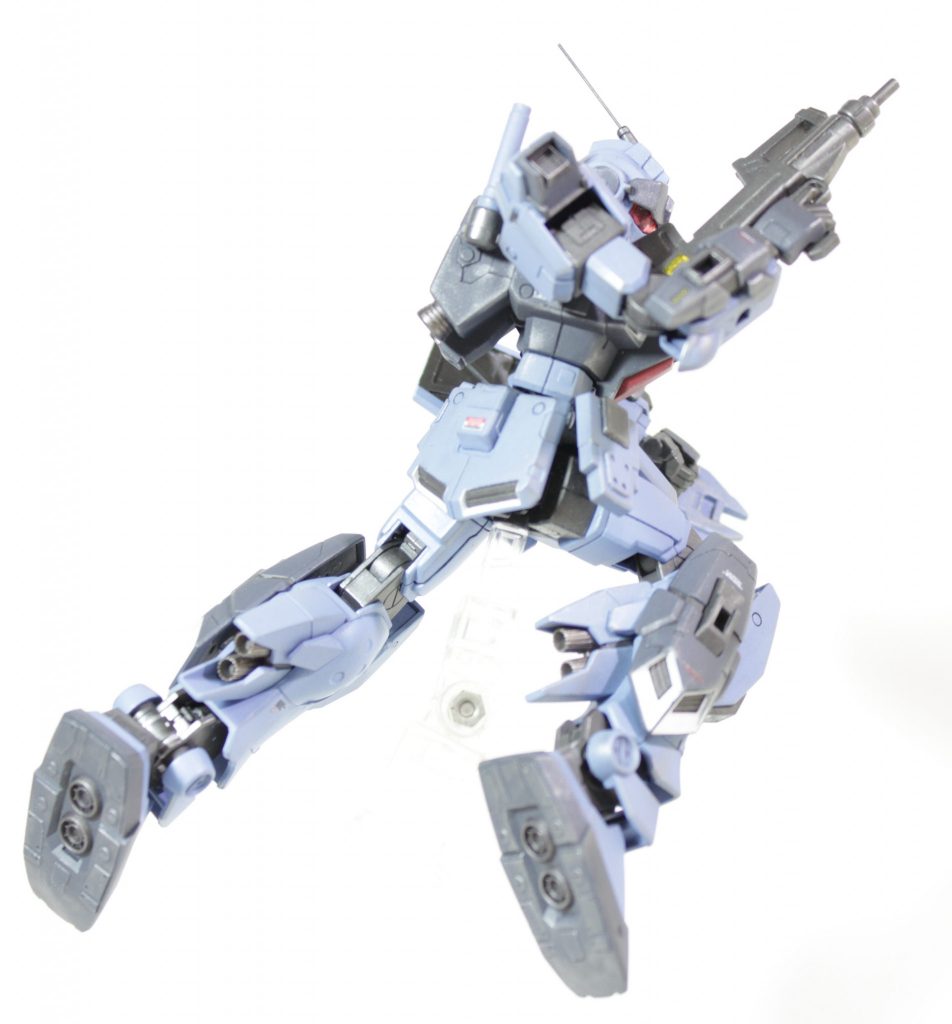 ■製作感想ガンダムとGMの中間的なスタイルのペイルライダー。カッコいいし結構好きな部類なんですが、キットのレア度に仕舞い込み過ぎてました。ただ残念な点は武器類がほぼ付いてなかったのと肘関節の構造で、あとできればゴーグルはブルー系が良かったなぁ。（後発のバリエでは大体青系ですが）肩のスイング方法とかもちょっと残念ですが、トータルでカッコ良いスタイリングの仕上がりなだけに不満点がなんとも残念です。