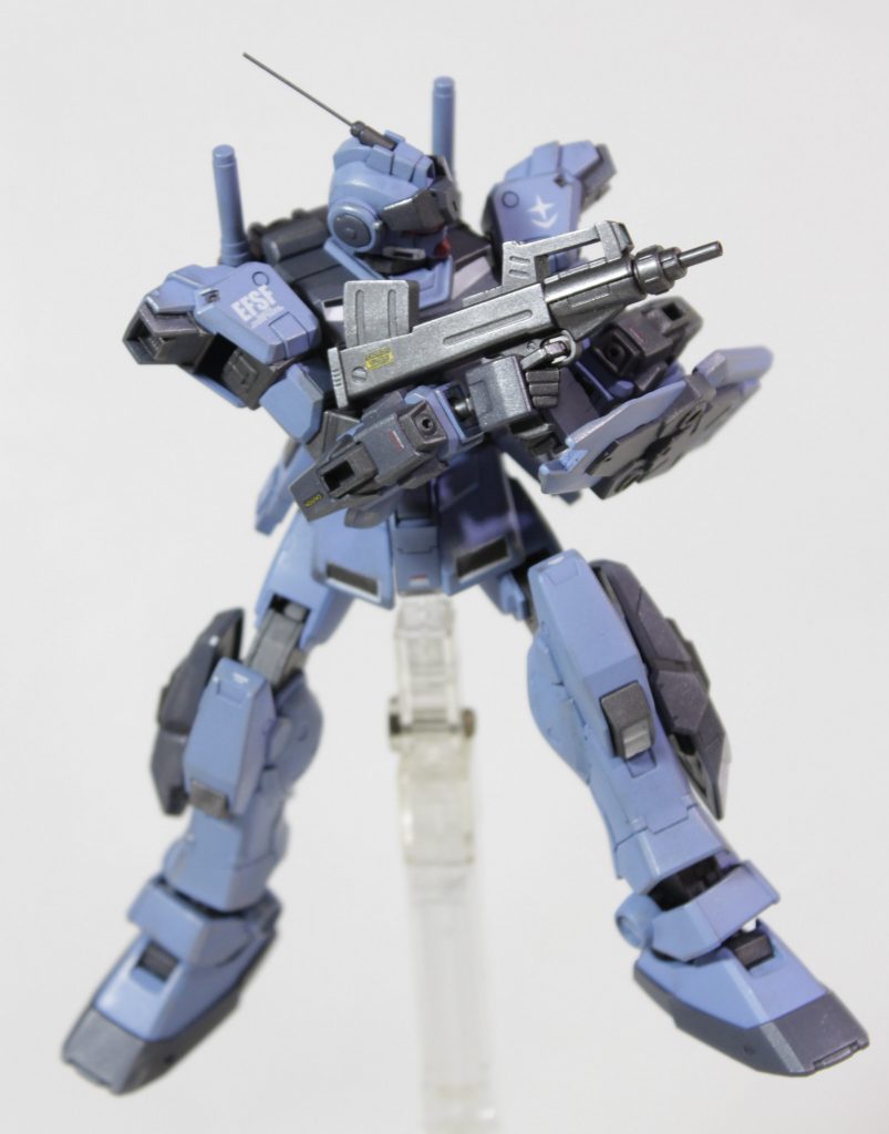 ■カラーレシピ本体薄い青＞白+No.34 スカイブルー+No.174 蛍光ピンク本体濃い青＞白+No.71 ミッドナイトブルー+No.174 蛍光ピンク+No.65 インディーブルーコクピットハッチ、顎の赤色部＞No.81 あずき色+No.68 モンザレッド+白+黒武装類、関節等＞No.28 黒鉄色+No.78 メタルブラック（半艶）バックパック等のバーニアノズル＞No.61 焼鉄色（半艶）