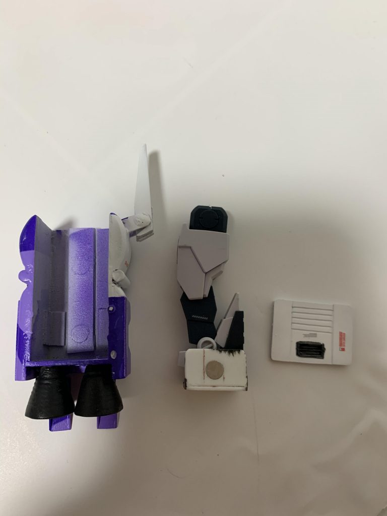 脚部は磁石接続で、伸縮もブースター側に二ヶ所磁石を仕込んで実現してます。