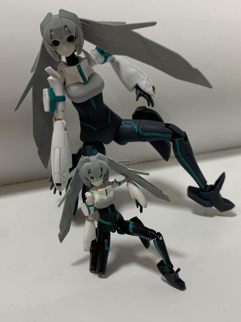 コトブキヤのハンドスケールを加工したものなので稼働範囲は広いです。(後ろのメイは、目のパーツをクリアUVレジンに置き換えて、グリーン部分を手塗りして艶消しクリア吹いただけです)