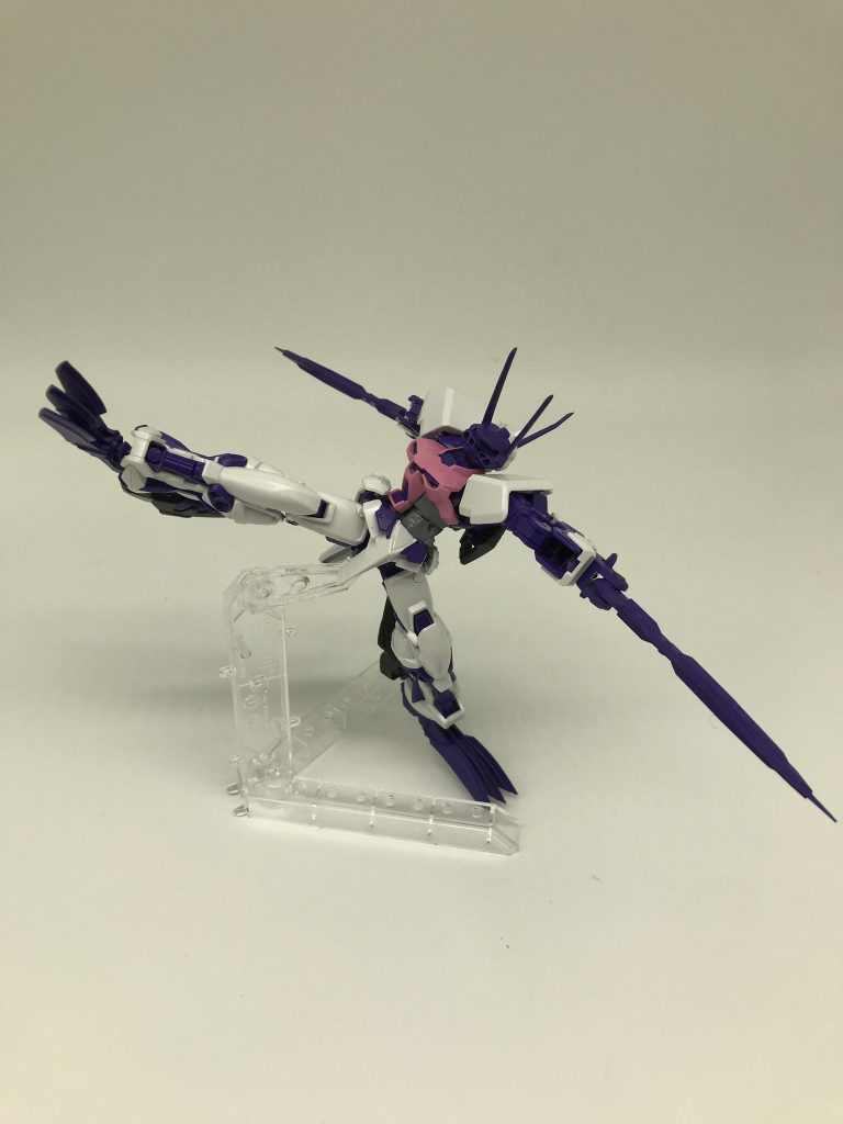 元のレッドフレームがかなり動くのでこちらもぐりぐり動きます。