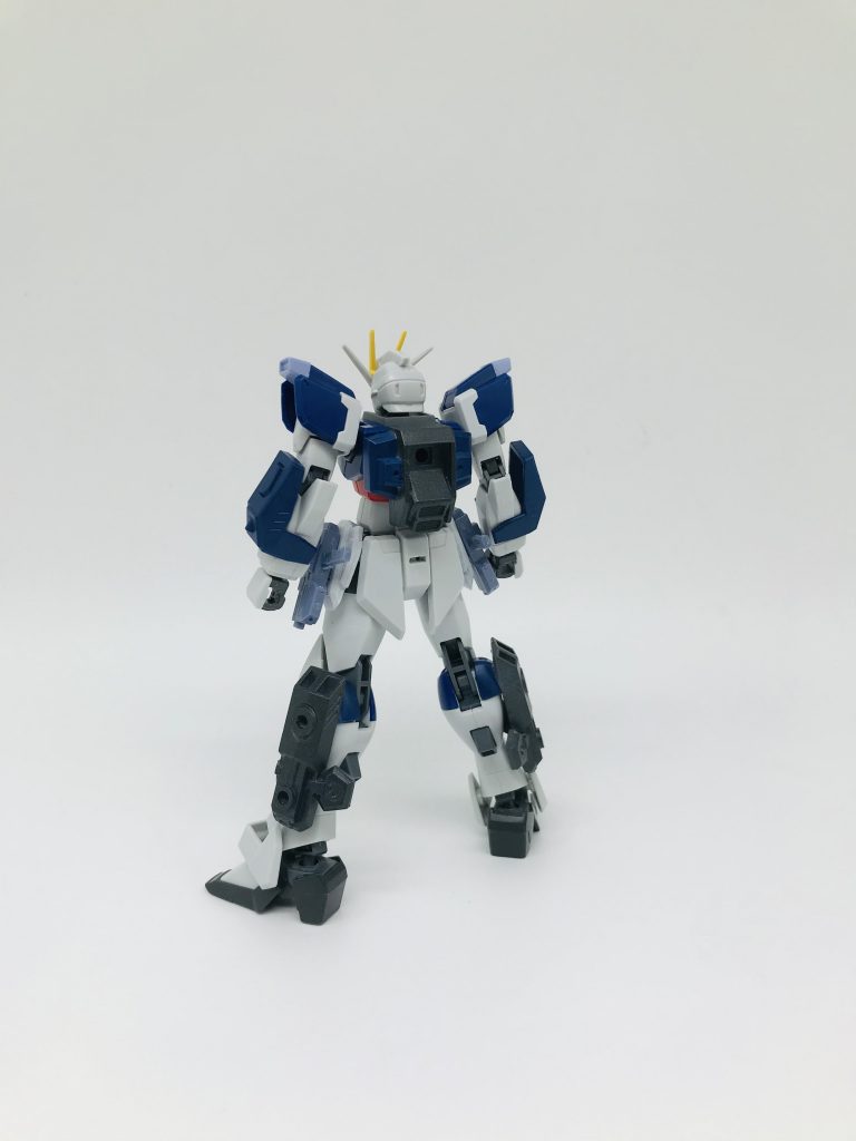 主な改造点は・背中のストライカーパック化・腕のフォビドゥンを参考にしたガントレット・腰のビームライフルショーティ・膝横のアウトフレームを参考にしたウエポンラッチです。