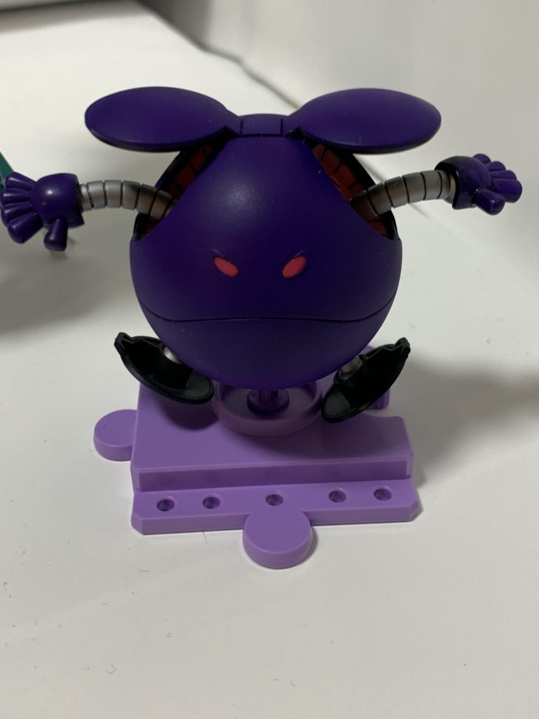 実は目のところ以外にも、しっぽらしきものがあったり、足の形状が違うなど、色々工作が必要みたいなのですが、こだわるより完成優先と思って仕上げました。